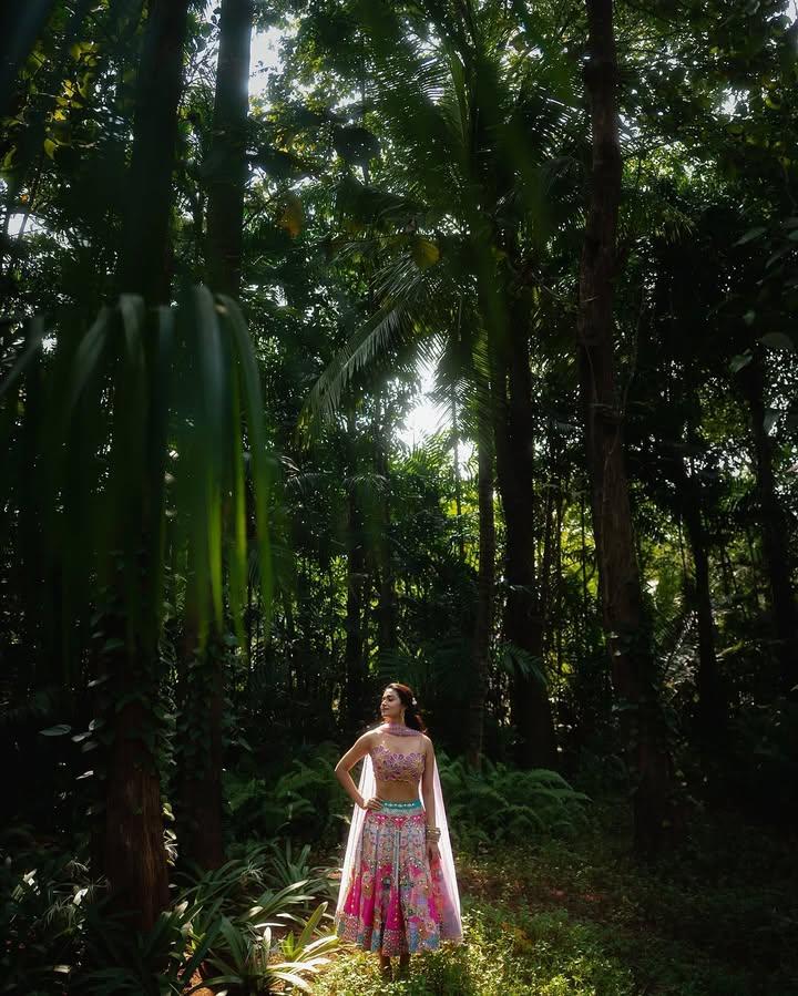 keerthy-suresh-mahendi-ceremony-photos